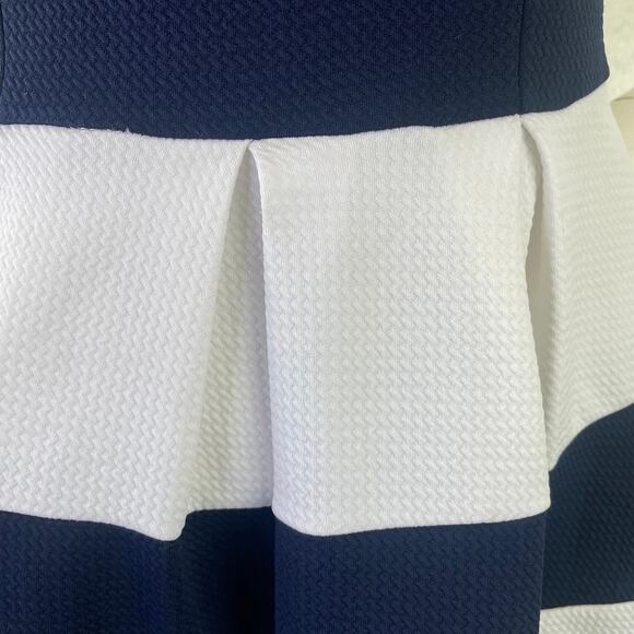 Fashion Magazine Vntg 80s Sleeveless Mini Dress Navy White Scoop Neck Fit Flare - Picture 12 of 14